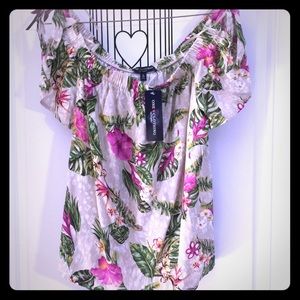 One♥️love clothing floral top